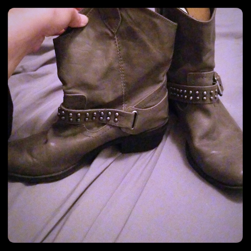 Size 7 Mossimo cowgirl booties